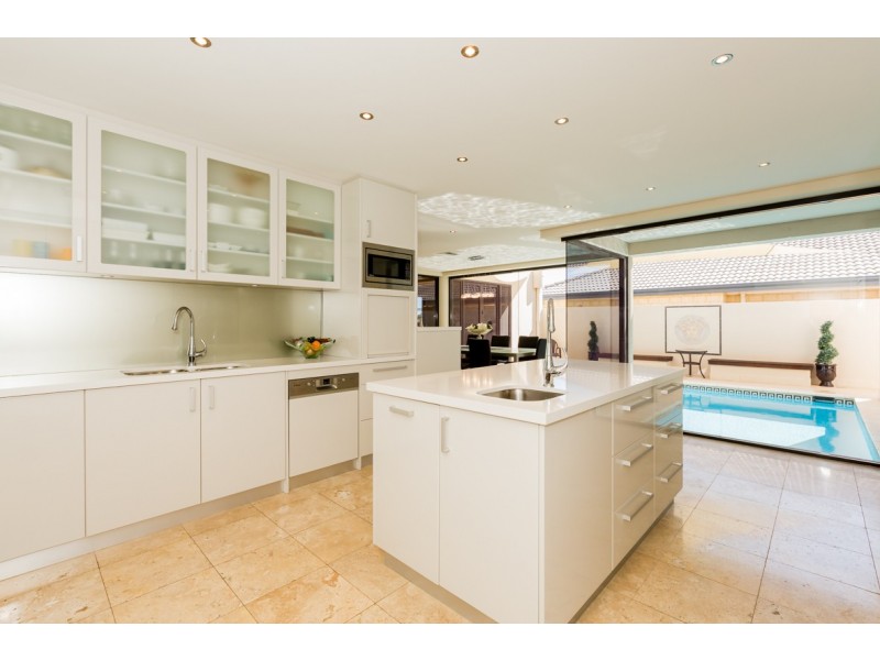 39 Aztec Island Retreat, Halls Head WA 6210