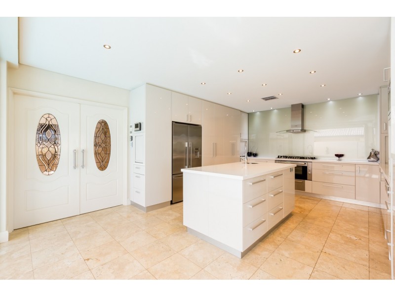 39 Aztec Island Retreat, Halls Head WA 6210