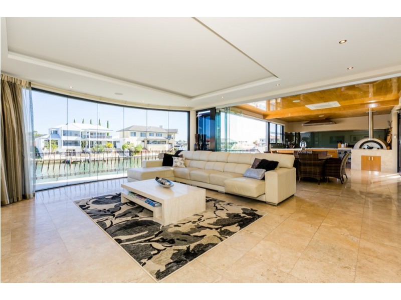 39 Aztec Island Retreat, Halls Head WA 6210