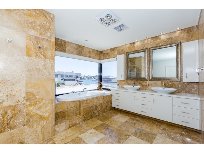 39 Aztec Island Retreat, Halls Head WA 6210
