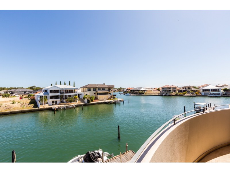 39 Aztec Island Retreat, Halls Head WA 6210