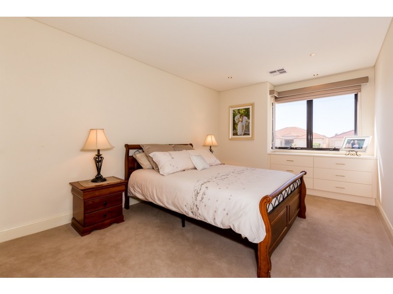 39 Aztec Island Retreat, Halls Head WA 6210