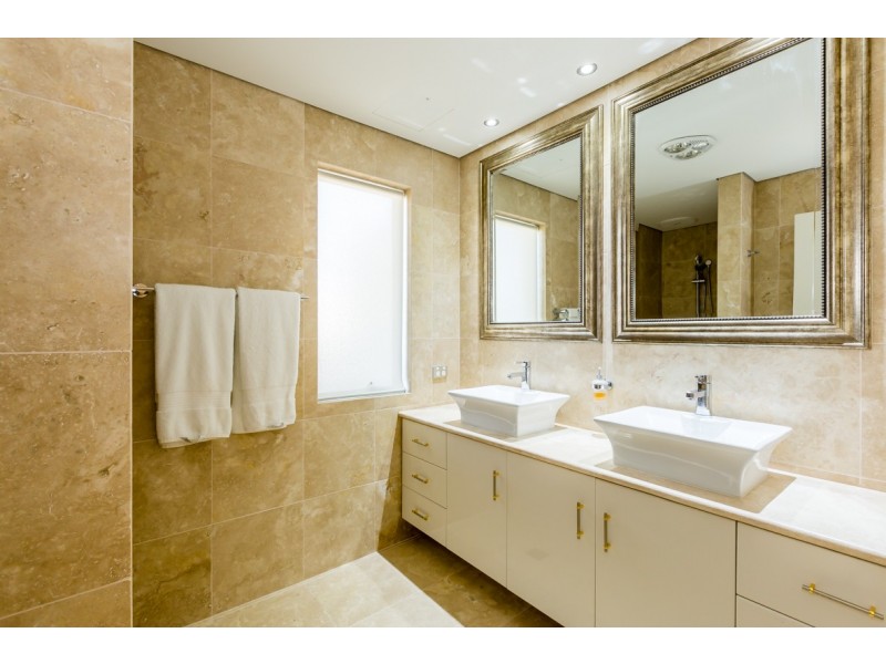 39 Aztec Island Retreat, Halls Head WA 6210
