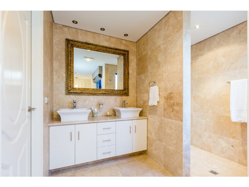 39 Aztec Island Retreat, Halls Head WA 6210