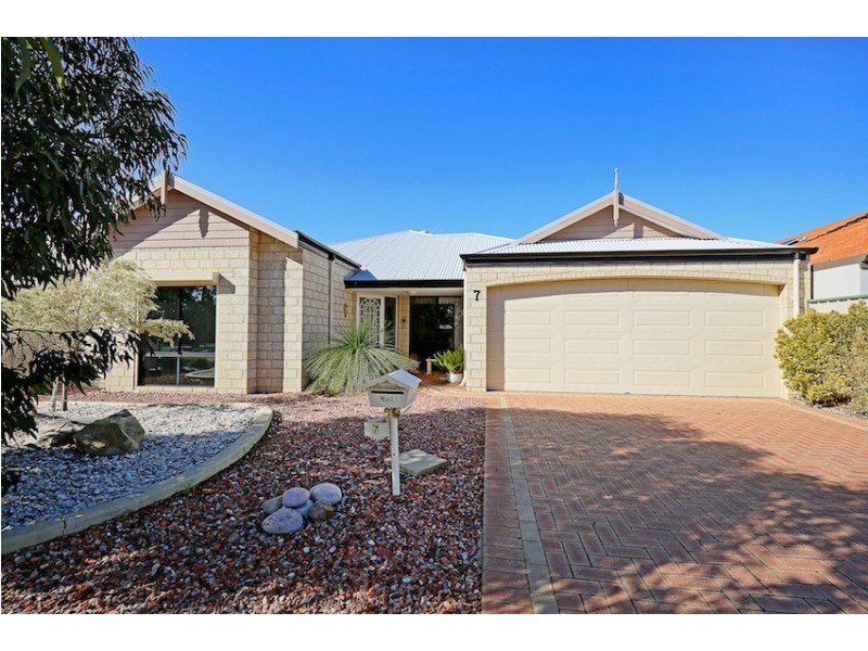 7 Black Swan View, Dudley Park WA 6210