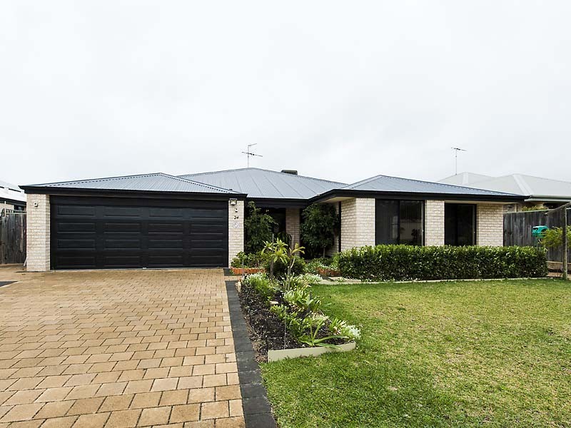 24 Waratah Circle, Halls Head WA 6210