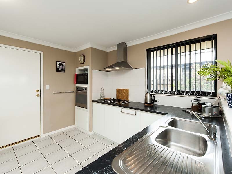 24 Waratah Circle, Halls Head WA 6210