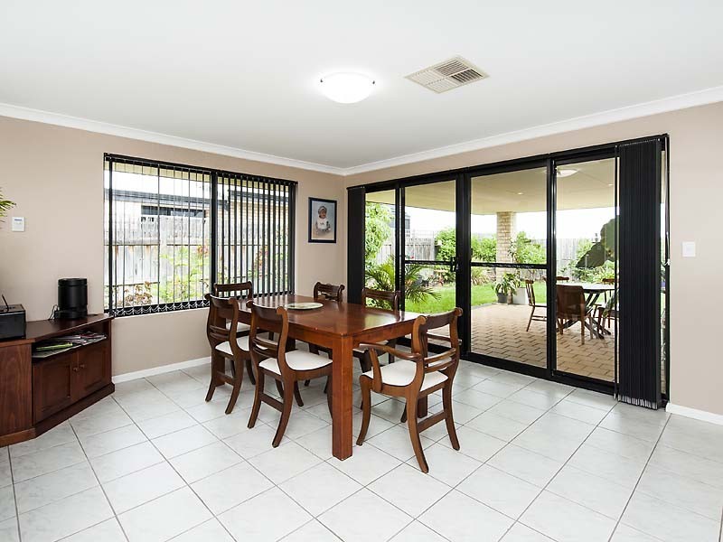 24 Waratah Circle, Halls Head WA 6210