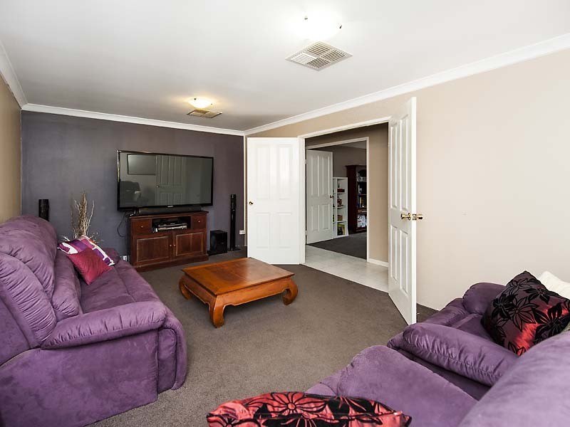 24 Waratah Circle, Halls Head WA 6210