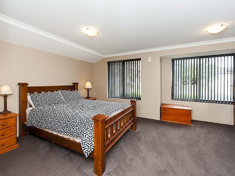 24 Waratah Circle, Halls Head WA 6210