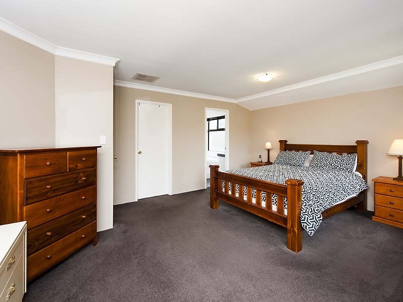 24 Waratah Circle, Halls Head WA 6210