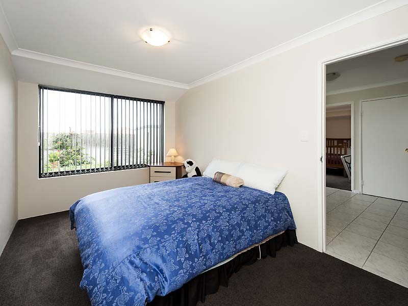 24 Waratah Circle, Halls Head WA 6210