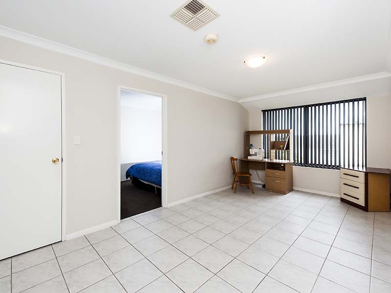 24 Waratah Circle, Halls Head WA 6210