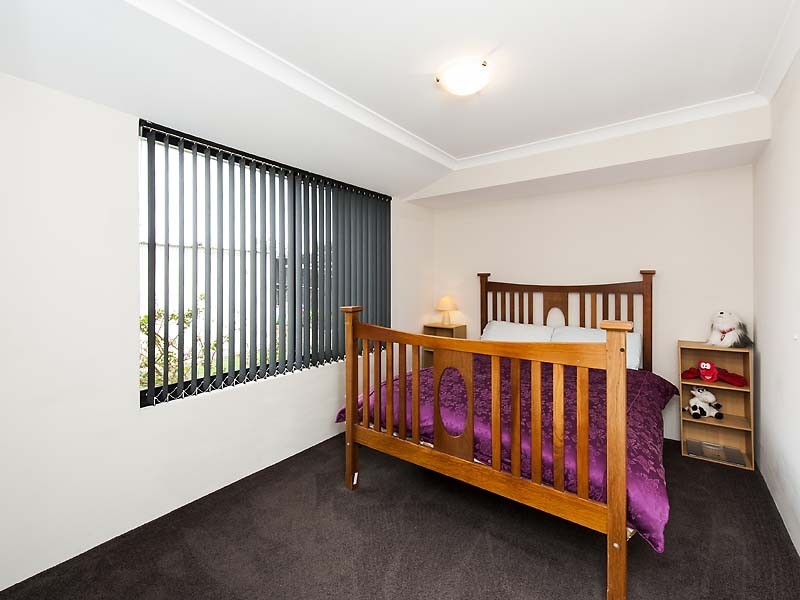 24 Waratah Circle, Halls Head WA 6210