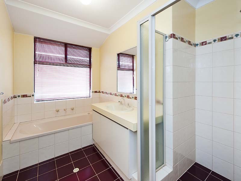 24 Waratah Circle, Halls Head WA 6210