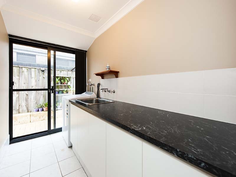 24 Waratah Circle, Halls Head WA 6210