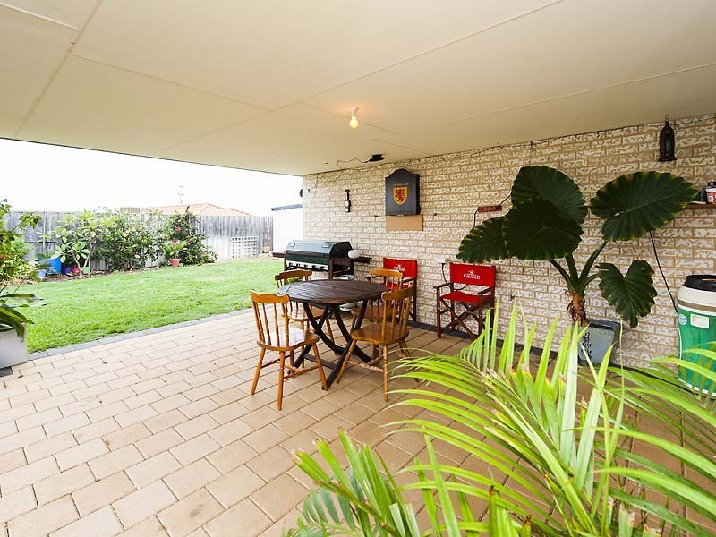 24 Waratah Circle, Halls Head WA 6210