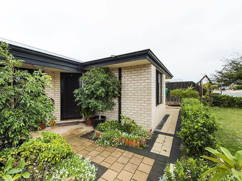 24 Waratah Circle, Halls Head WA 6210