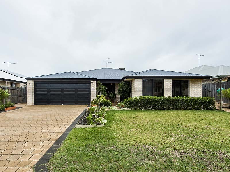 24 Waratah Circle, Halls Head WA 6210