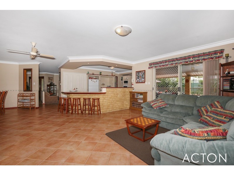 8 Maclean Way, Greenfields WA 6210