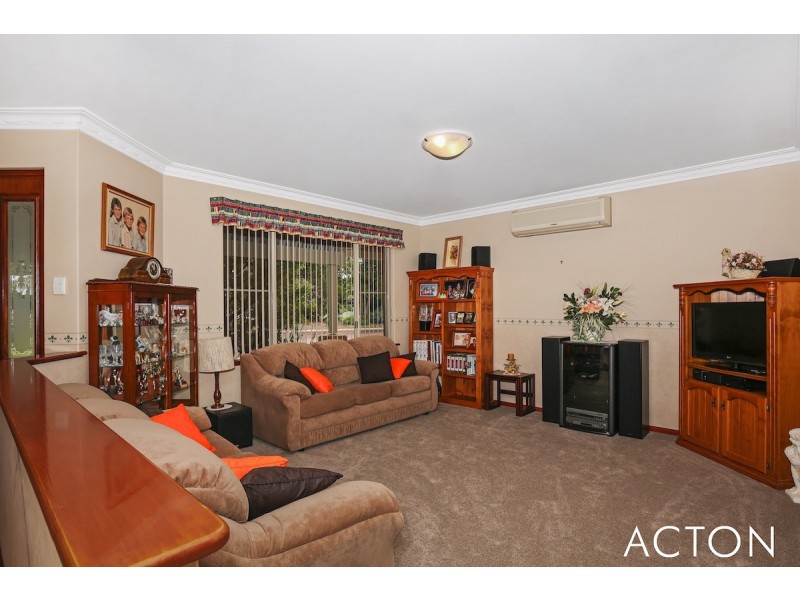 8 Maclean Way, Greenfields WA 6210