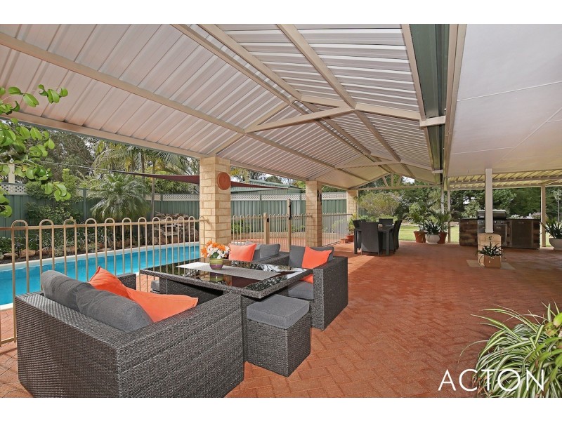 8 Maclean Way, Greenfields WA 6210