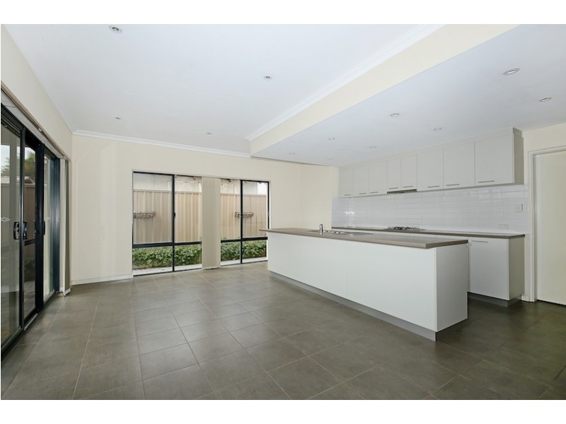 1/16 Churchill Avenue, Dudley Park WA 6210