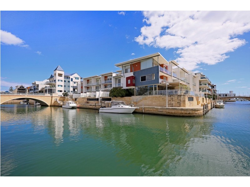 2/4 Torcello Mews, Mandurah WA 6210