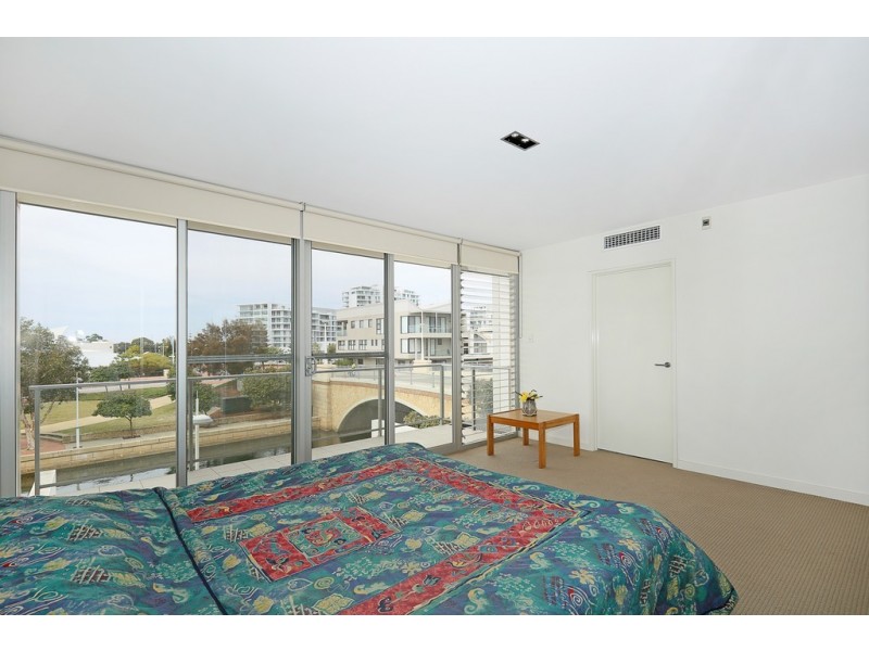 2/4 Torcello Mews, Mandurah WA 6210