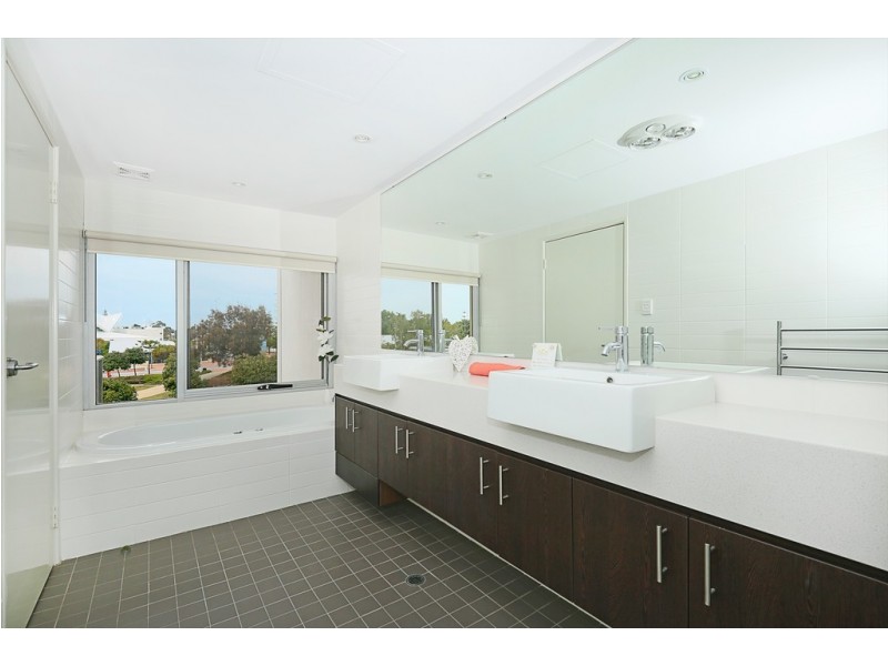 2/4 Torcello Mews, Mandurah WA 6210