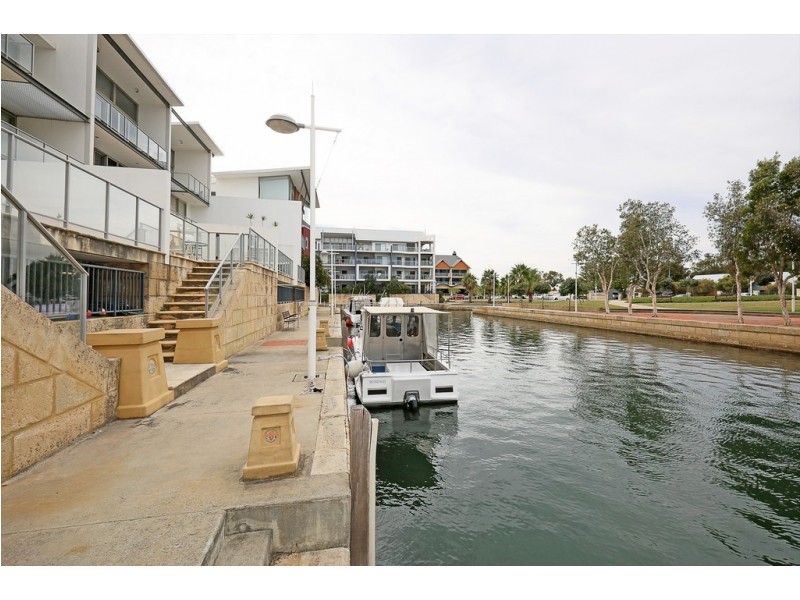 2/4 Torcello Mews, Mandurah WA 6210