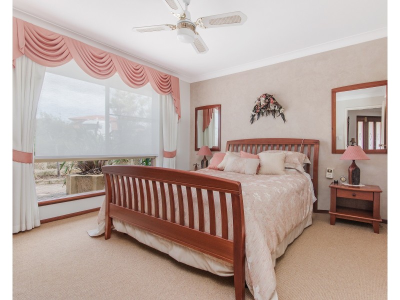 6 Pepperwood Rise, Halls Head WA 6210