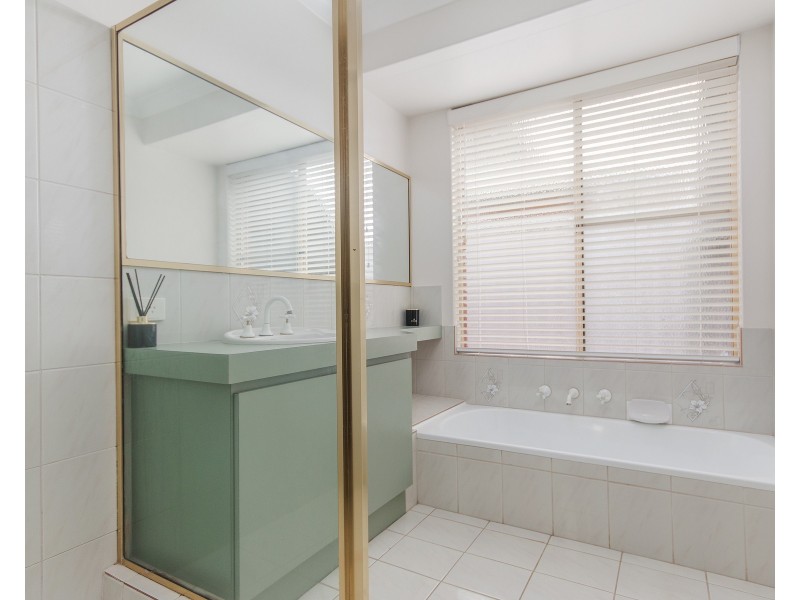 6 Pepperwood Rise, Halls Head WA 6210