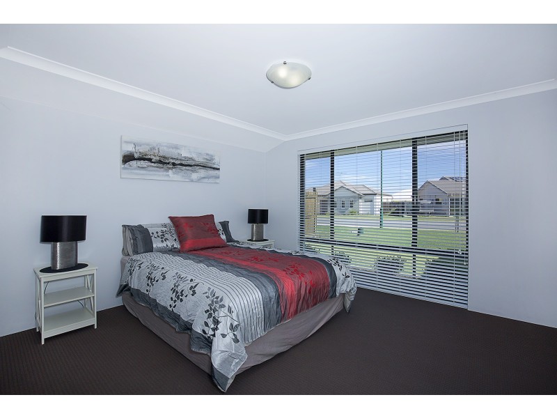 105 Hudson Drive, Dudley Park WA 6210