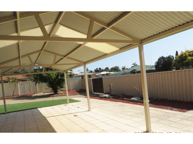 27 Templetonia Promenade, Halls Head WA 6210