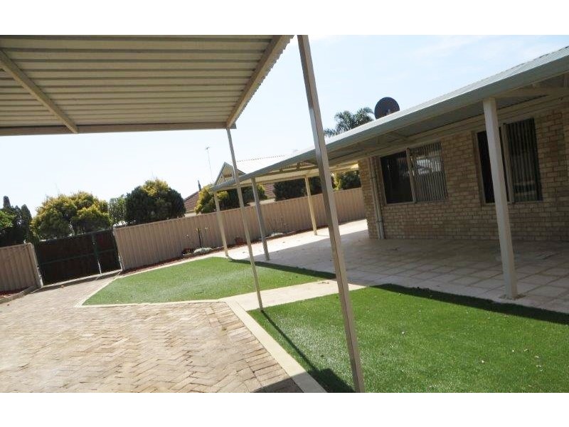 27 Templetonia Promenade, Halls Head WA 6210