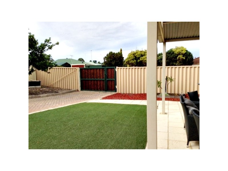 27 Templetonia Promenade, Halls Head WA 6210