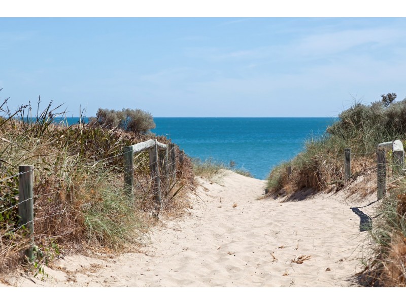 21 Cuvier Place, San Remo WA 6210