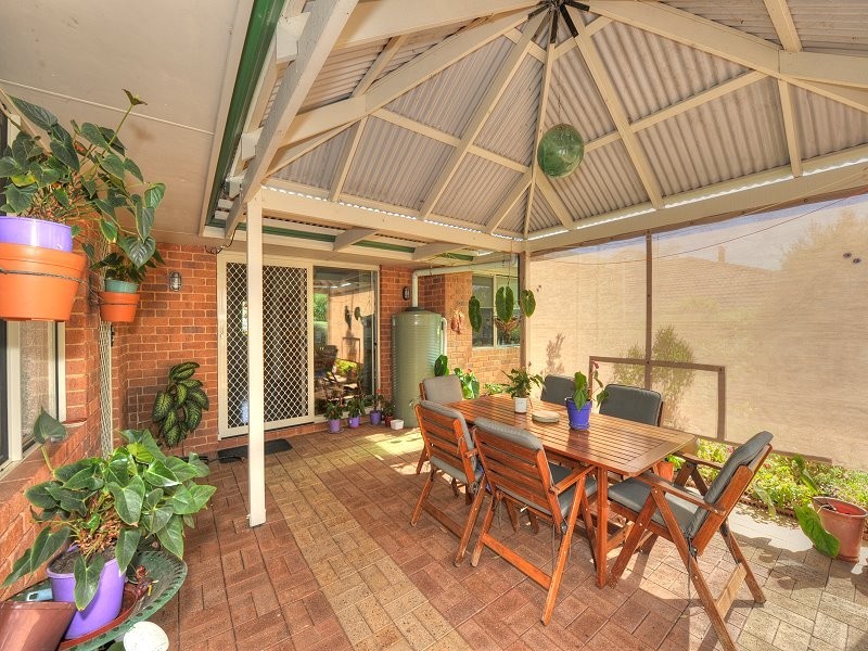 10 Allamanda Way, Halls Head WA 6210