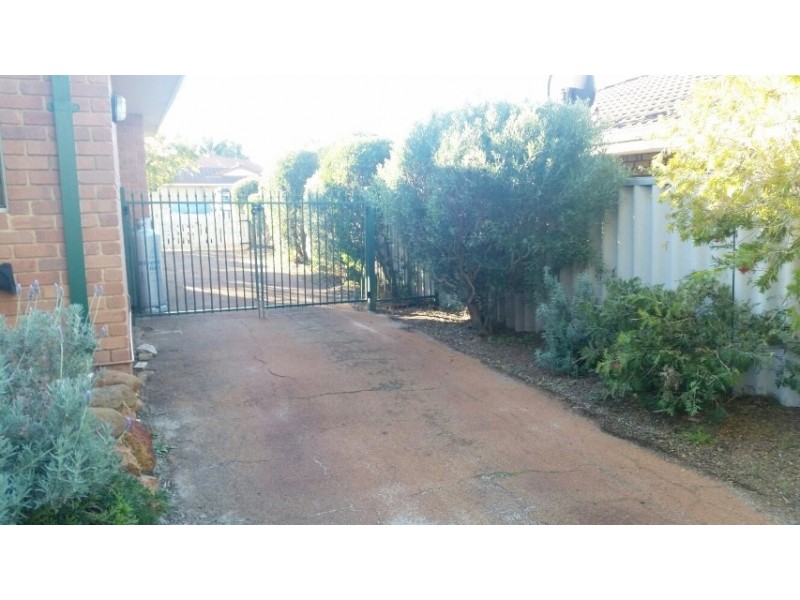 10 Allamanda Way, Halls Head WA 6210