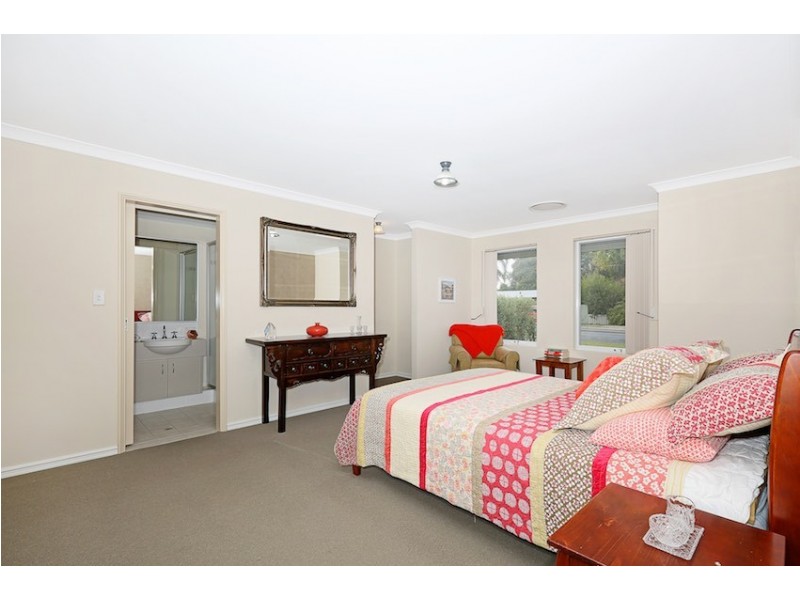 16 Wanjeep Street, Dudley Park WA 6210