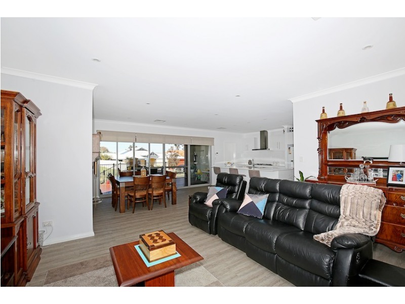 55 Ravendale Drive, Dudley Park WA 6210