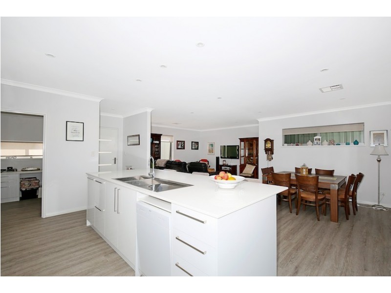 55 Ravendale Drive, Dudley Park WA 6210