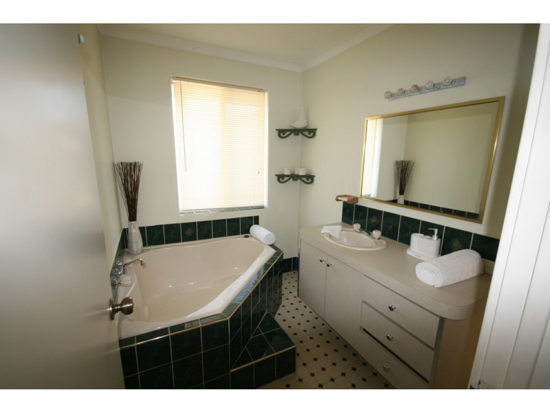 9 Tacoma Loop, Dudley Park WA 6210