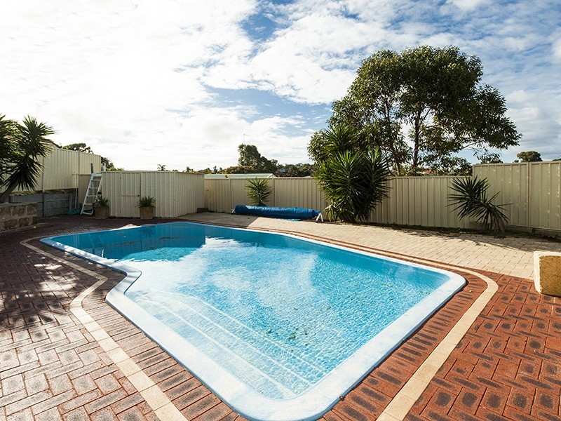2 Hibiscus Rise, Halls Head WA 6210