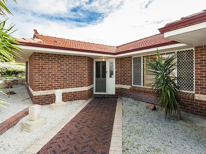 2 Hibiscus Rise, Halls Head WA 6210