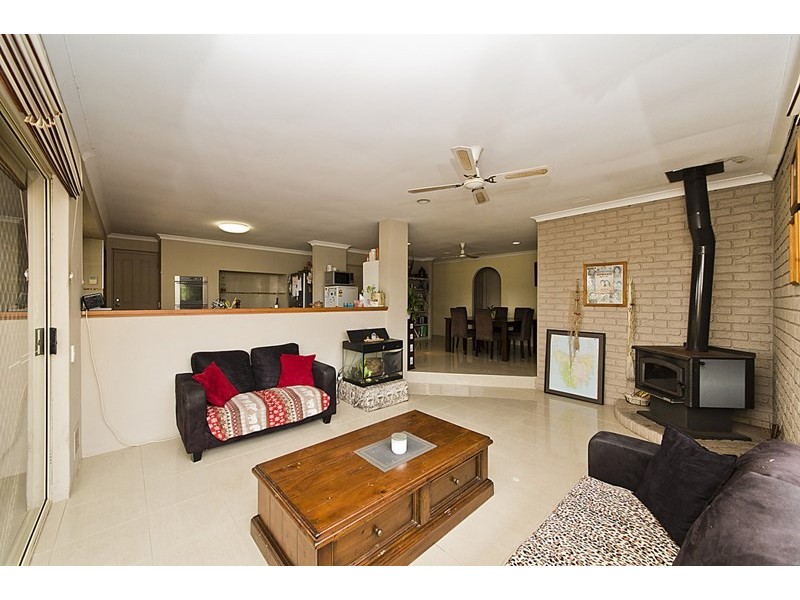 2 Hibiscus Rise, Halls Head WA 6210