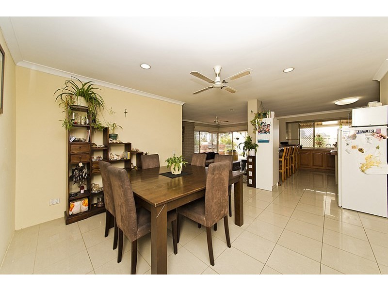 2 Hibiscus Rise, Halls Head WA 6210