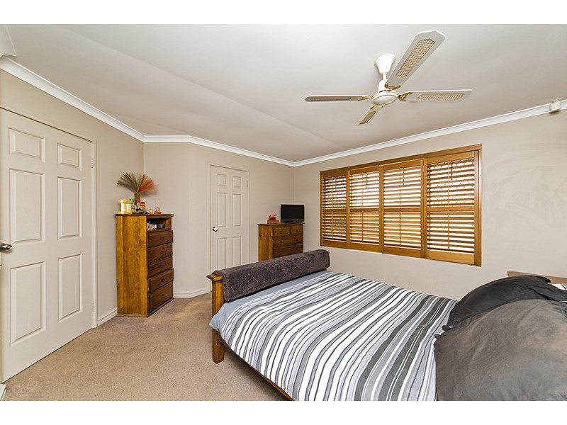 2 Hibiscus Rise, Halls Head WA 6210