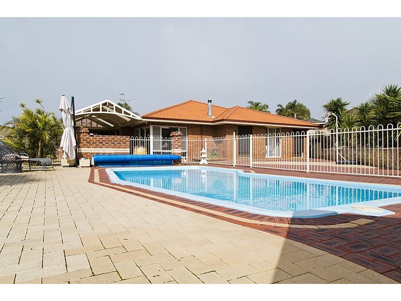 2 Hibiscus Rise, Halls Head WA 6210
